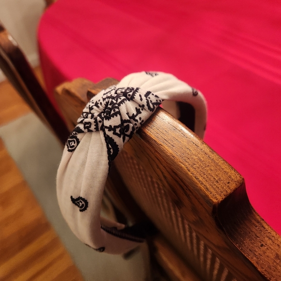 Source Unknown Black and White Knotted Headband - Picture 5 of 6